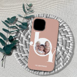 Coque Case-Mate iPhone Photo personnalisée Blush Rose Rose Rose Rose<br><div class="desc">Ce boîtier de téléphone photo moderne comprend une seule photo et le mot JOY dans la typographie élégante sur un arrière - plan doré rose vif,  rose. Facilement personnalisable avec votre photo et votre nom.</div>