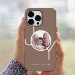 Coque Case-Mate iPhone Photo personnalisée Brown<br><div class="desc">Cette étagère téléphonique simple et élégante est décorée du mot JOY sur un arrière - plan marron. Customisez-le avec votre photo et votre nom.</div>