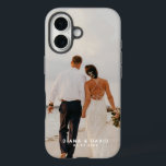 Coque Pour iPhone 16 Photo personnalisée personnalisée<br><div class="desc">Transformez vos souvenirs les plus heureux en un coque iphone personnalisé. Un cadeau de conservation unique que vous pouvez ajouter votre photo et votre nom pour en faire votre propre. Ça fait un cadeau génial pour les jeunes mariés.</div>