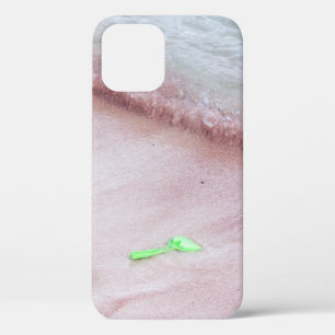 Case-Mate iPhone Case Pied de personne à côté de pelle verte en bord