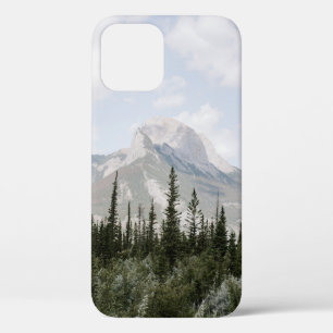 Case-Mate iPhone CASE PINS VERTS PRÈS DE LA MONTAGNE SOUS LES NUAGES BL