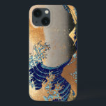 Etui iPhone 13 PixDezines Vintage Great Wave Hokusai 斎 の 葛’飾<br><div class="desc">PixDezinves Vintage d'art japonais avec faux accent or. La Grande Vague de Kanagawa est l'une des plus connues au monde. L'artiste,  Hokusai,  1832 (période Edo). Décrivant okinami comme les grandes vagues,  PAS le tsunami. numériquement amélioré par PixDezines. Copyright © 2008-2014 PixDezines.com™ et PixDezines™ sur zazzle.com</div>