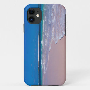 Coque iPhone 11 Plage de sable rose à Conch Bay, Cat Island,