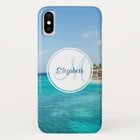 Plage tropicale pittoresque avec Monogramme de hut