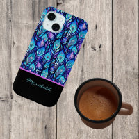 Plumes de paon bleu violet sur monogramme noir