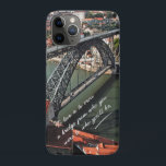 Case-Mate iPhone Case Pont de Porto au-dessus du fleuve Douro, Portugal<br><div class="desc">Voici une photo colorée du magnifique pont de fer appelé Pont Dom Luís (ou Ponte Luís I) qui se trouve à Porto, une ville du nord du Portugal, au-dessus du fleuve Douro. Il a été construit en 1881-1885 à partir d'un dessin d'un disciple de l'ingénieur civil français Gustave Eiffel. Le...</div>