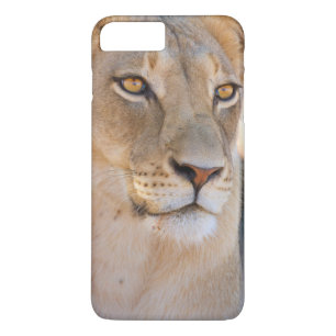 Etui iPhone Case-Mate Portrait d'une Lionne regardant au loin