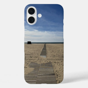 Coque Pour iPhone 16 Plus Promenade à la plage au Portugal