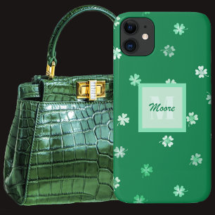 Case-Mate iPhone Case Quatre trèfles de feuilles éparpillés sur un vert