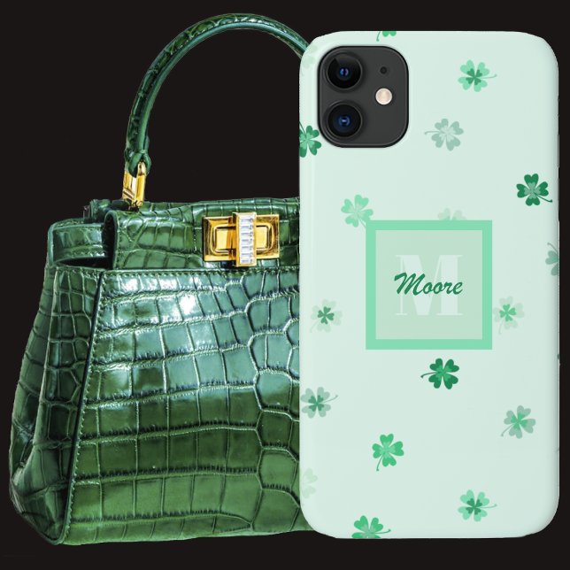 Coques Case-Mate iPhone Quatre trèfles de feuilles éparpillés sur vert cla (Four Leaf Clovers scattered on light green Case-Mate iPhone Case by Leapfroglisics Shop)