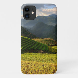 Case-Mate iPhone Case récolter des plantes sur des montagnes au ciel nua