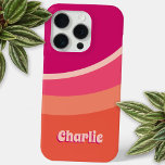 Coque Case-Mate iPhone Retro Super Curve rose orange personnalisé<br><div class="desc">Abstrait design super rayé incurvé dans les tons rose et orange avec nom personnalisé dans une police rétro. Le nom personnalisé comporte une ombre portée dans une couleur contrastée pour un effet 3D amusant des années 1970.</div>