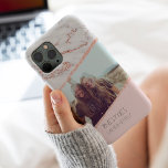 Case-Mate iPhone Case Rose moderne or parties scintillant en marbre noms<br><div class="desc">Parties scintillant d'or rose moderne noms en marbre bleu photo avec parties scintillant d'or rose scintille des rayures géométriques,  éditable bloc de couleur rose pastel,  ajoutez vos noms et votre photo. Un cadeau parfait pour elle,  votre bestie ou votre soeur.</div>
