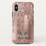 Case-Mate iPhone Case Rose monogramme Parties scintillant d'or sur métal<br><div class="desc">Parties scintillant d'or rose moderne et girly drips nom et monogrammed coque iphone. Cette conception présente des gouttes brillantes de parties scintillant rose rose rose rose rose rose arrière - plan en métal rose avec personnalisation monogramme initial et prénom modèle texte. Un cadeau féminin parfait. Veuillez noter que ce design...</div>
