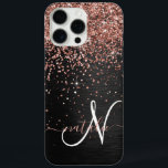 Coque iPhone 16 Pro Max Rose personnalisé Parties scintillant or noir Étin<br><div class="desc">Personnalisez facilement ce design élégant et branché d'étui téléphonique avec une jolie parties scintillant brillante en or rose sur un arrière - plan métallique brossé noir.</div>