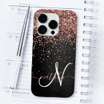 Coque Case-Mate iPhone Rose personnalisé Parties scintillant or noir Étin<br><div class="desc">Personnalisez facilement ce design élégant et branché d'étui téléphonique avec une jolie parties scintillant brillante en or rose sur un arrière - plan métallique brossé noir.</div>