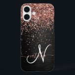 Coque Pour iPhone 16 Plus Rose personnalisé Parties scintillant or noir Étin<br><div class="desc">Personnalisez facilement ce design élégant et branché d'étui téléphonique avec une jolie parties scintillant brillante en or rose sur un arrière - plan métallique brossé noir.</div>