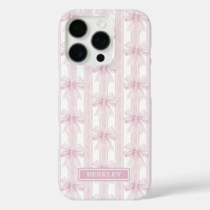Coque iPhone 16 Pro Rubans Coquette Rose sur Monogramme à Rayures