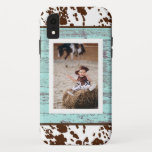 Case-Mate iPhone Case Rustique Ouest Turquoise Bois Cowhide Photo<br><div class="desc">Impression de cowhide amusante contre arrière - plan en bois turquoise et votre propre photo. La cabine téléphonique rustique parfaite. Ajoutez votre libellé personnalisé à cette conception à l'aide des cases "Modifier ce modèle de conception" situées à droite de l'élément, ou cliquez sur le bouton bleu "Customiser" pour arranger le...</div>