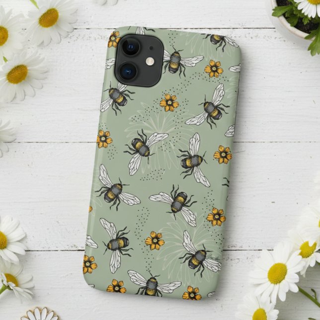 Coques Case-Mate iPhone Sage Green Honeybee et Motif de fleurs (Botanical Sage Green Hand Drawn Honeybees, Daisy, Cosmos Flower Floral Pattern Phone Cases for Her)