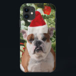 Etui iPhone Case-Mate Santa Hat Bulldog Christmas Tree Snowman boîte cad<br><div class="desc">Mignonne photo Bulldog avec boîte cadeau de Noël Tree Snowman en arrière - plan. Un cadeau parfait pour Noël !</div>