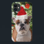 Etui iPhone Case-Mate Santa Hat Bulldog Christmas Tree Snowman boîte cad<br><div class="desc">Mignonne photo Bulldog avec boîte cadeau de Noël Tree Snowman en arrière - plan. Un cadeau parfait pour Noël !</div>