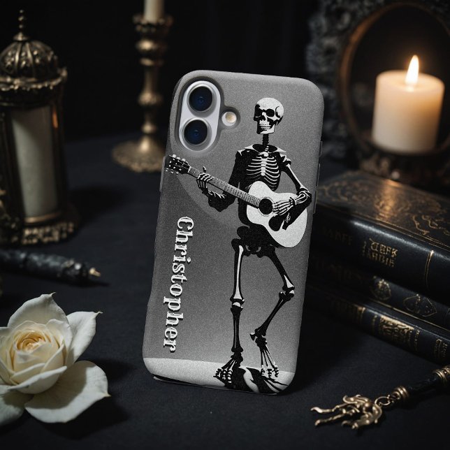 Coques Case-Mate iPhone Squelette Acoustique Guitare Noir Blanc Grainy Gru (creepy-cool skeleton playing acoustic guitar is a unique phone case for grunge nostalgia)