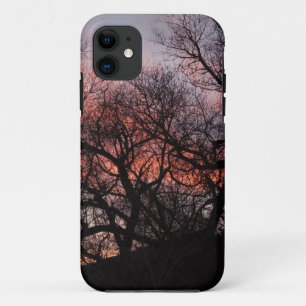Coque iPhone 11 Squelettes d'arbre de danse au coucher du soleil
