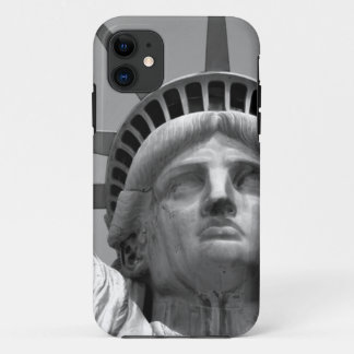 Coque iPhone 11 Statue noire et blanche de Liberty New York