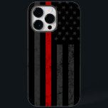 Coque Case-Mate iPhone Style foncé et robuste | Secourt d'incendie de lig<br><div class="desc">Un coque OtterBox iPhone avec un drapeau Firefighter de style sombre et en détresse avec une ligne rouge vibrante qui traverse le centre. Dans l'arrière - plan se trouve un drapeau américain sombre qui est assez subtil pour voler sous le radar, mais assez frappant pour être une démonstration claire de...</div>
