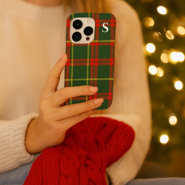 Coques Case-Mate iPhone Tartan vert rouge plaqué avec Monogramme (The perfect stocking stuffer a red and green tartan plaid Iphone case with monogram )