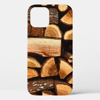 Case-Mate iPhone Case Texture. Pile de bois de feu haché stocké, hiver