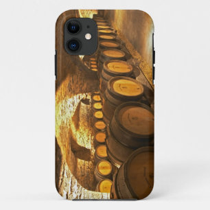 Coques Pour iPhone Tonneaux de chêne dans la cave au Domaine Comte