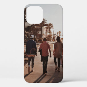 Case-Mate iPhone Case Trois personnes marchant près des palmiers