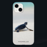 Coque Case-Mate iPhone Turtle Beach Voyage Nom personnalisé | Nature<br><div class="desc">Ce design est composé d'une petite tortue qui se dirige vers l'océan après sa naissance. Personnalisez en modifiant le texte dans la zone de texte ou en supprimant le texte sans nom. #tortue #vie marine #océan #seaturtle #leatherback #plage #vie marine #personnalisée #iPhonecase</div>
