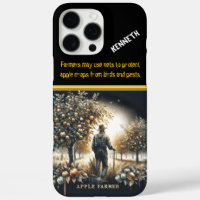 Un agriculteur de pomme qui s'occupe de son verger