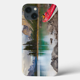 iPhone 13 Coque Un kayak de mer à Spirit Island