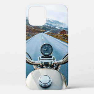 Case-Mate iPhone Case Un motocycliste passe sur une route glissante