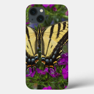 Case-Mate iPhone Case Un papillon de vice-roi sur les fleurs roses