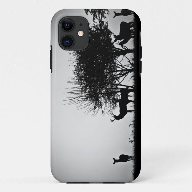 Coques Case-Mate iPhone Une image de quelques cerfs communs dans la brume (Dos)