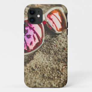 Case-Mate iPhone Case Une paire de lunettes de soleil à la mode sur la