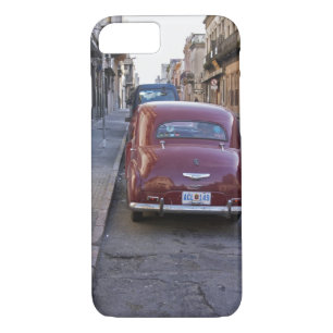 Etui iPhone Case-Mate Une vieille voiture rouge classique Peugeot garée