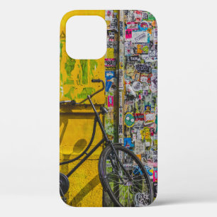Case-Mate iPhone CASE VÉLO PARKÉ À CÔTÉ DU MUR PLEIN D'ÉTIQUETTES