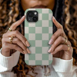 Coque Case-Mate iPhone Vérification rétroactive Sage Green<br><div class="desc">Boho tendance damier imprimé boîtier de téléphone en vert sage et blanc cassé. Utilisez les outils de conception pour ajouter votre propre monogramme,  nom ou autre texte,  ou changer la couleur arrière - plan pour créer une couverture de périphérique unique d'un type particulier.</div>