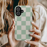 Coque Pour iPhone 16 Vérification rétroactive Sage Green<br><div class="desc">Boho tendance damier imprimé étui téléphonique en couleur crème et vert sauge. Utilisez les outils de conception pour ajouter votre propre monogramme,  nom ou autre texte,  ou changer la couleur arrière - plan pour créer une couverture de périphérique unique d'un type particulier.</div>