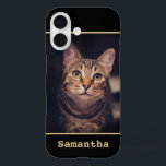 Coque Pour iPhone 16 Votre photo Black and Gold LOVE Modern Elegant<br><div class="desc">Ajoutez un élégant style moderne à votre téléphone mobile Samsung Galaxy S9 avec un coque photo personnalisé élégant. Le design noir et or présente votre image, un style de machine à écrire "LOVE" et un nom personnalisé encadrant votre image personnalisée. Le texte et l'image sont tous simples à customiser ou...</div>