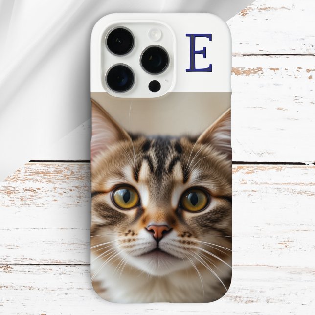 Coques Case-Mate iPhone Votre photo de chat stylée et monogrammée (A monogrammed phone case to personalize with a favorite photo of your pet cat)