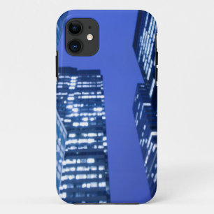 Coques Pour iPhone Vue ascendante Defocused des fenêtres d'immeuble