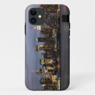 Coque iPhone 11 Vue panoramique de début de soirée de Manhattan