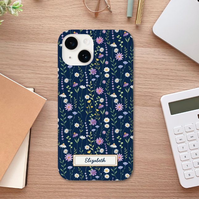 Coques Case-Mate iPhone Wild Flowers Pattern Blue navy Background (Créateur téléchargé)